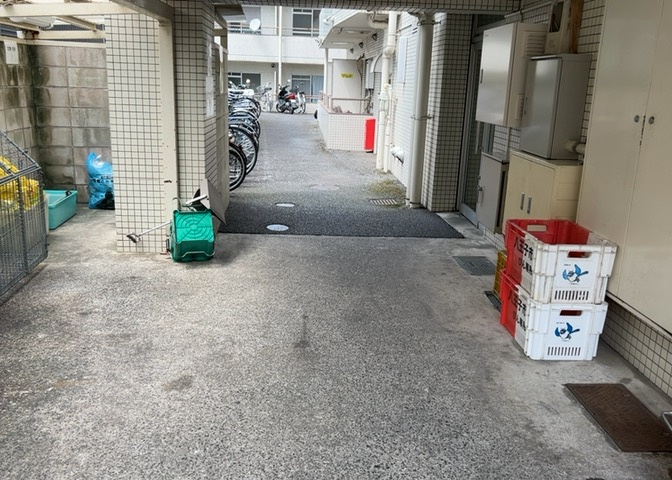 駐車場と明記されていても、最小スペースでつくられた駐車場だと大型車は駐車できなかったり、出入りしにくくなったりする可能性があります。お車のサイズと購入したい物件の駐車場のサイズを現地で確認しましょう。