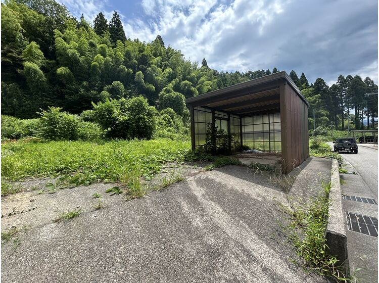 現地　敷地内に車庫有り