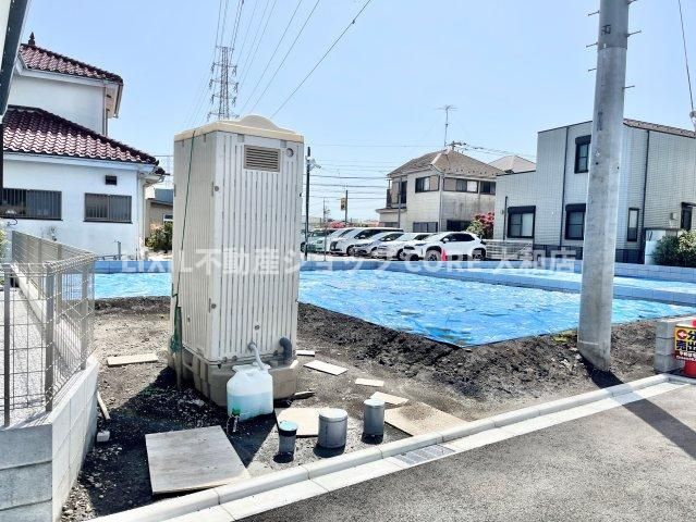 スーパーやドラッグストアなどの買い物施設が近くにあり、生活便利な立地になります！