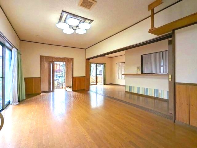 複数の方角から光を取り入れられるため、一日を通して明るく快適な室内を実現。今の時代に欠かせない換気も良好です。