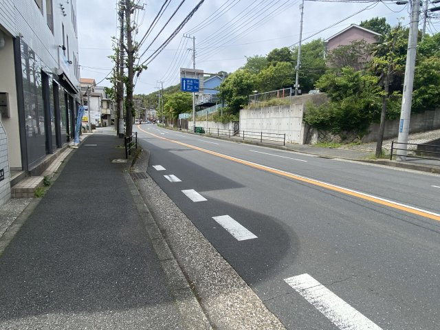 道路幅員約15ｍで開放感があります