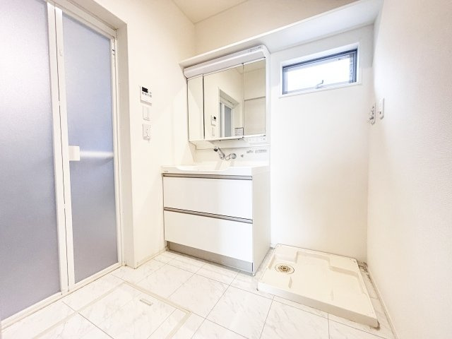 各階に洗面台があり、忙しい朝にも快適です♪