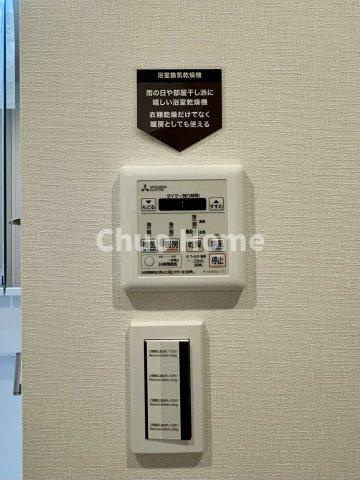 【浴室乾燥機】暖房・冷風・換気・乾燥が可能です。毎日を快適に過ごせるうれしい機能が揃っています。雨の日の洗濯物も安心です。