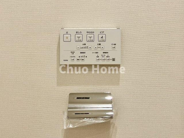 【ウォシュレット】清潔に使いたいお手洗いには最適な設備です。もちろんウォームレットも標準装備です。