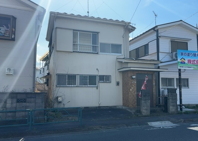 土地を買う際、住む地域の自治体や福祉の補助制度にも注目してみましょう。子供や老人の医療補助やゴミ出しのルールなど、自治体によってルールに大きな違いがあるため、暮らしやすい土地で判断するとよいでしょう。