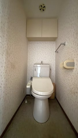 上部には収納棚が備え付けとなっております