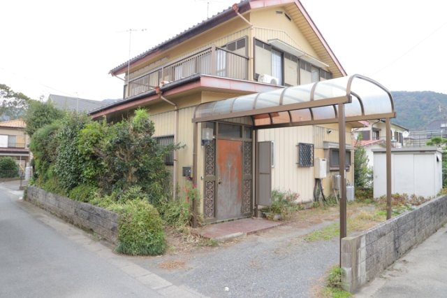 物件の詳細については、現地を見てわかること以外に、役所や法務局などで調べないとわからないことがあります。そのため、現地に行く場合は、もしこの物件を買ったらどのような生活ができるかをイメージしましょう。