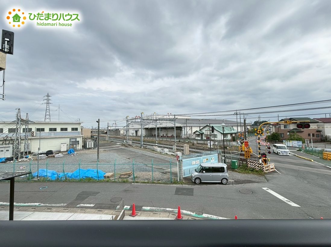 前面に建物がないので、太陽の光が家全体に降り注ぎます！　