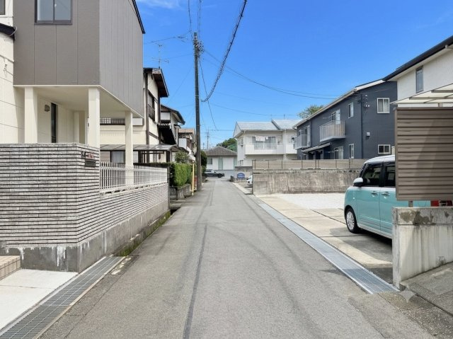 物件前の道路になります。