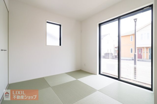 ゴロゴロと寝転がれる和室は、家事の合間のリフレッシュスペースや、アイロン掛けなどの家事空間にもオススメです。