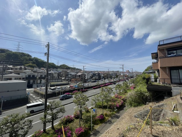 西側は法面になりますので、開放感があり風の通りも良好です