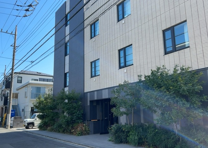 隣家の土地はどうなっているのか、生活利便施設が近くにあるのか、学校まで近いかなど、お客様のライフスタイルにあわせたイメージが重要です。また、近くにあると困る施設が近くにないかも確認するといいでしょう。
