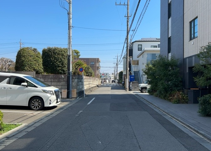 眺望の良さを楽しめるダイニングキッチンで家族団らんの時間を過ごしてはいかがでしょうか。バルコニーから見える景色を家族で眺める時間は、時間が経つのを忘れてしまいそうですね。是非、現地を見に行きましょう！