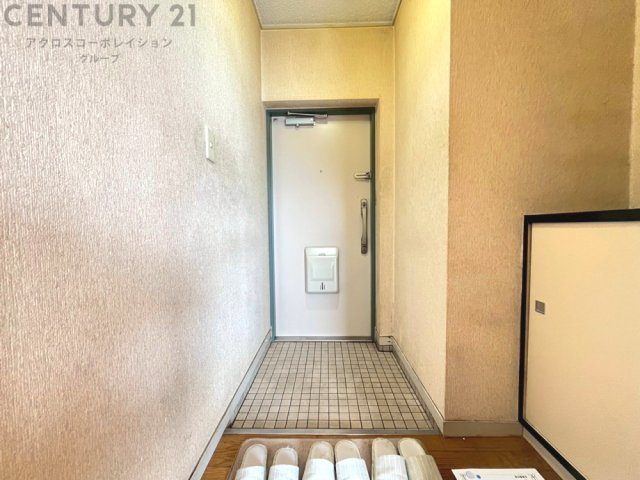 大きな玄関収納付きの玄関です　家族皆様の履物をしっかり収納できます　