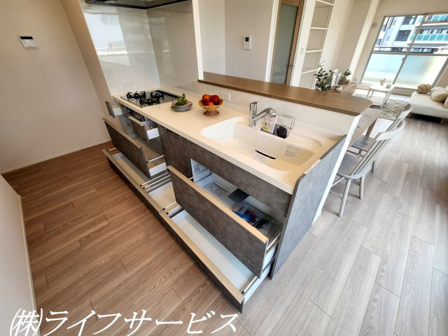 キッチン／スライド式収納