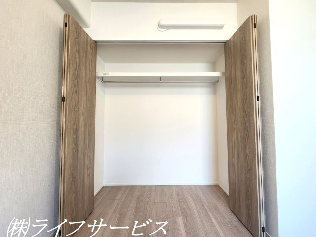 玄関側納戸5.2帖／エアコン先行配管済！クローゼット有！