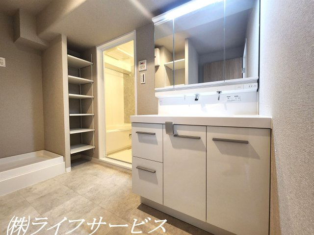 三面鏡付シャワー洗面化粧台
