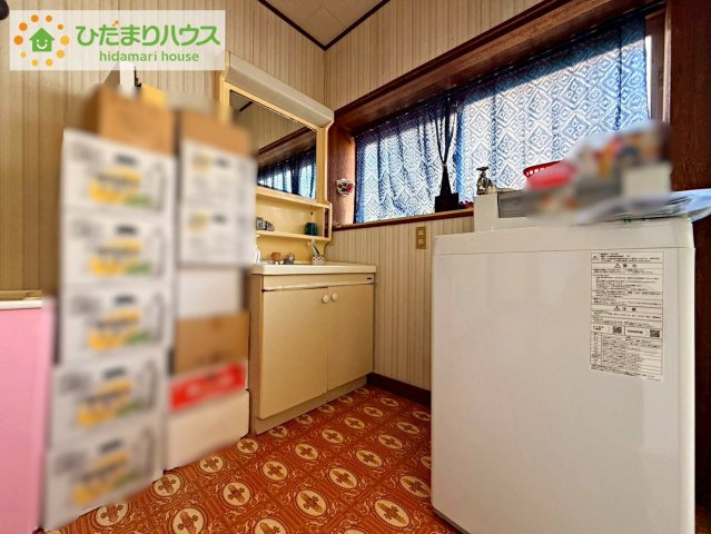 身支度にも便利な独立洗面台を完備。