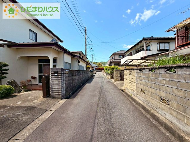 交通量が少なく、落ち着いた前面道路です♪