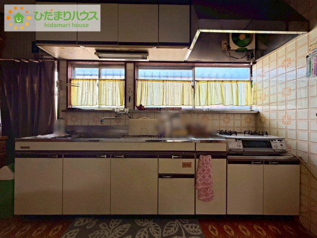 窓付きで換気もしやすいキッチン空間です！