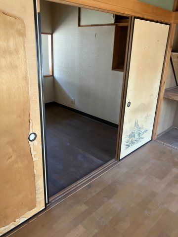 襖で仕切られた二間続きの構成。個室としても利用可能です
