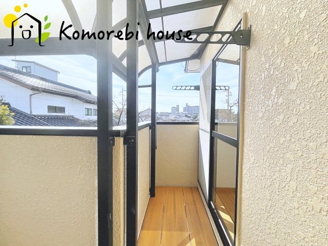 開放的で明るい空間を演出してくれるバルコニーです
