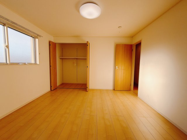 ■2階洋室｜2階各居室には収納をご用意しています♪常にお部屋を綺麗に保てます！小さなお子様も自然とお片付けができるようになるのでうれしいですよね！