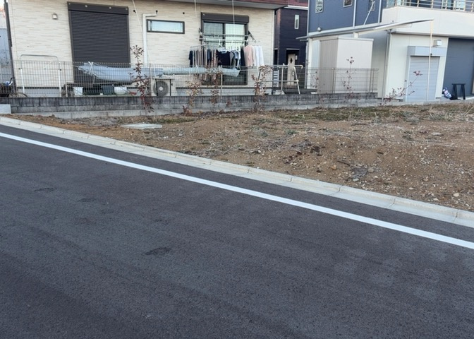 人が暮らすうえで日光は大切な要素となります。日当たりの良さは譲れないポイントですね。併せて近くに大きな建築物の建築予定がないか、あるいはそれが可能な土地が近くにないか事前に確認することもお勧めします。