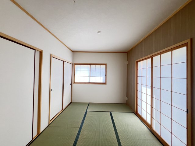 リビング隣の和室6帖