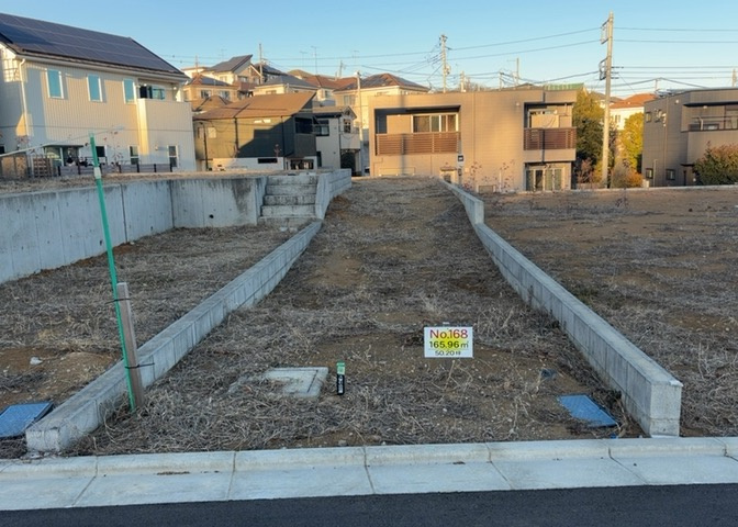 販売されている全ての土地が、宅地用の土地であるとは限りません。都市計画法に基づき、基本的に住宅を建てることができるのは土地計画区であることに加え、市街化区域として定められている地域のみとなっています。