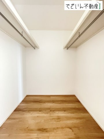 各部屋に収納が充実しているから、片付けがラク。季節用品もすっきり収まり、生活感を隠せます。　現地(2026年8月撮影)