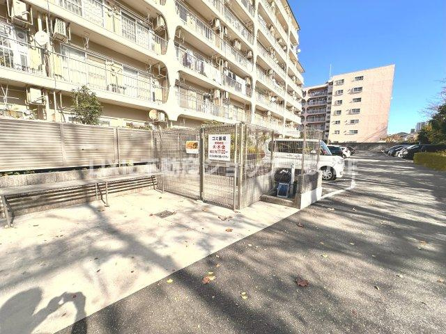 共有部分は、住民なら誰もが使える設備のこと。例えば廊下・外部階段やエントランス・ゴミ置き場などがあります。