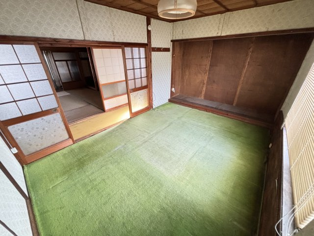 窓が大きいので明るい洋室です！