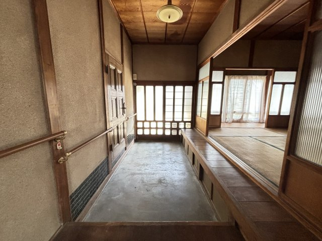 広々した玄関なので出かける時間が重なっても大丈夫です！