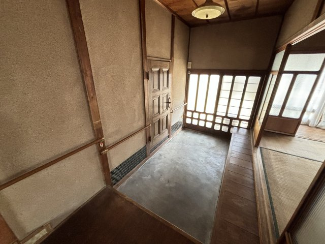 広々した玄関なので出かける時間が重なっても大丈夫です！