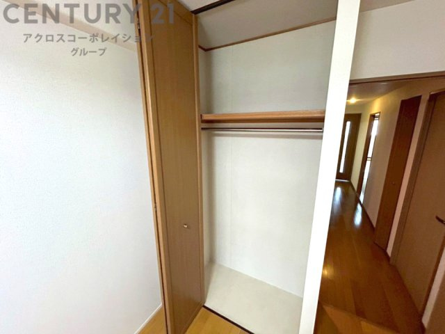 衣類やアクセサリー、小物類の収納が便利で整理整頓がしやすく、部屋の美観を保ちつつ、スペースを最大限に活用できます。衣服のしわやダメージを防ぎ、長持ちさせることができます。