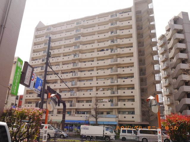 住む人を映し出す洗練された佇まいは、いつまでも輝き続けながらいつしか街の風景に溶け込んでいきます。