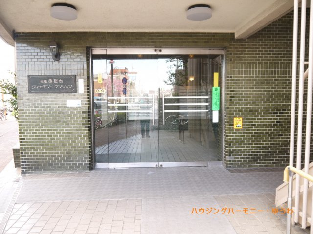 清廉とされたエントランスになっています。