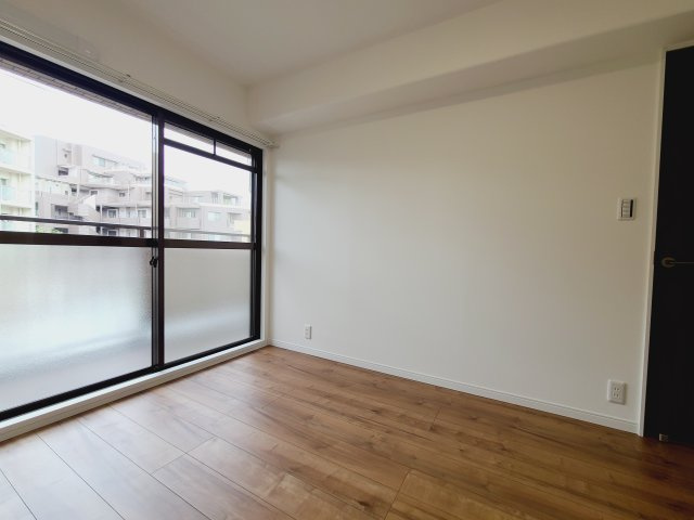 〇居室はバルコニーに接続するので、開放感がありのびのびと過ごせるお部屋。