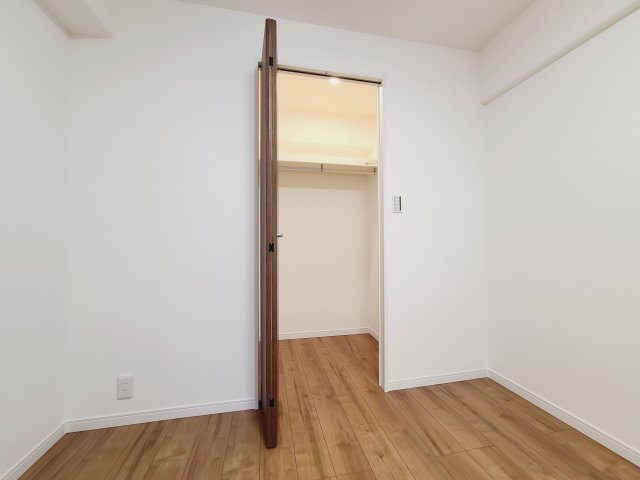 〇ウォークインクローゼットは家族みんなの衣類が収納できるように設計してあります。