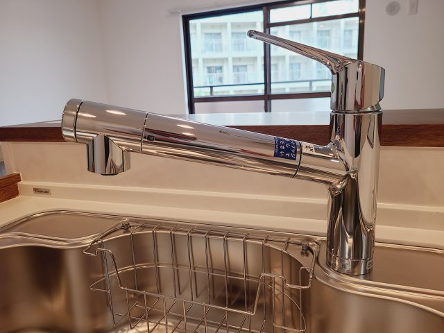 【新品】浄水器内蔵・可動式のシャワーヘッド。システムキッチンは家事をずっと楽にしてくれる。