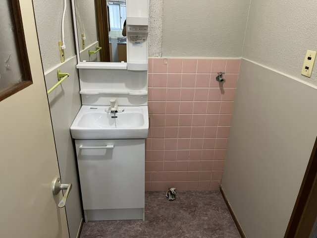 独立洗面台あり、毎朝おしゃれに忙しい女性の方におすすめです