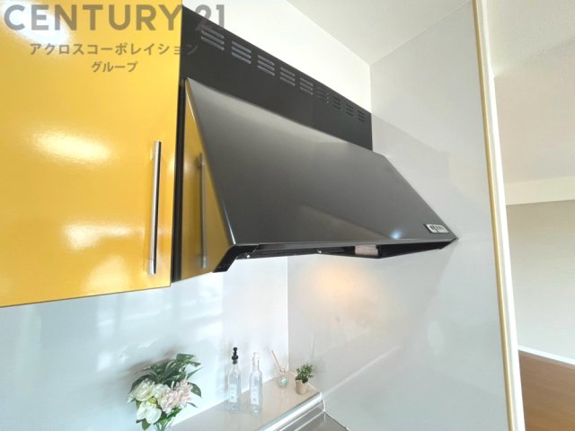 パワフルな吸引力で調理中の臭気等をしっかり処理してくれ、室内を快適に保ってくれます。　