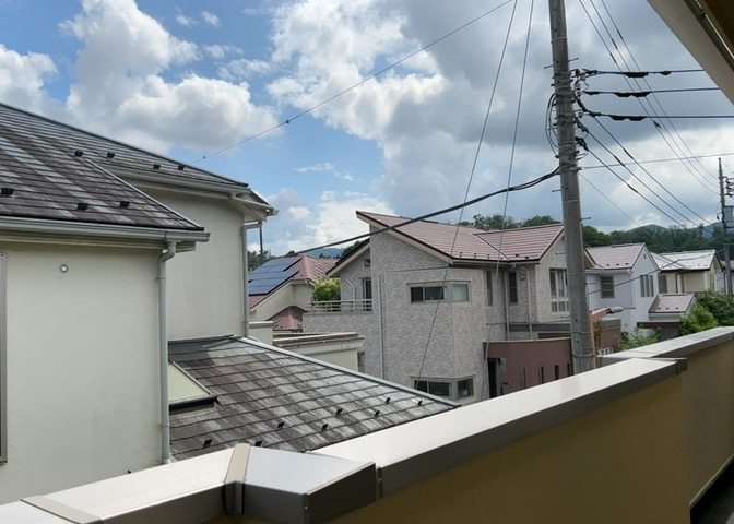 眺望を気にして物件を探す場合、前面に建物が建っていないか現地で確認しましょう！前面に建物があると景色はもちろん、日当たりや風通しにも影響が出てきます。住んだ時のことを想像しながら現地見学をしましょう。