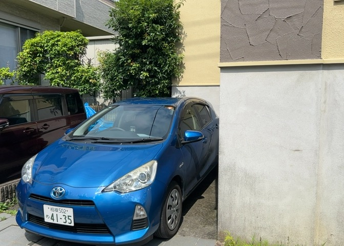 駐車場と明記されていても、最小スペースでつくられた駐車場だと大型車は駐車できなかったり、出入りしにくくなったりする可能性があります。お車のサイズと購入したい物件の駐車場のサイズを現地で確認しましょう。