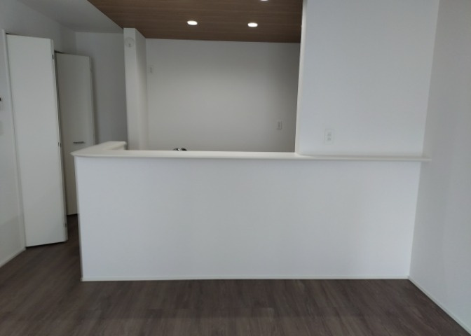 眺望を気にして物件を探す場合、前面に建物が建っていないか現地で確認しましょう！前面に建物があると景色はもちろん、日当たりや風通しにも影響が出てきます。住んだ時のことを想像しながら現地見学をしましょう。