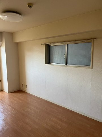 北側に　小窓があり　風通し良好です。
