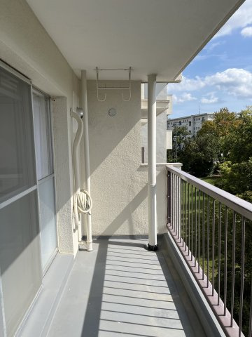 落ち着いた時間を過ごせるバルコニーです