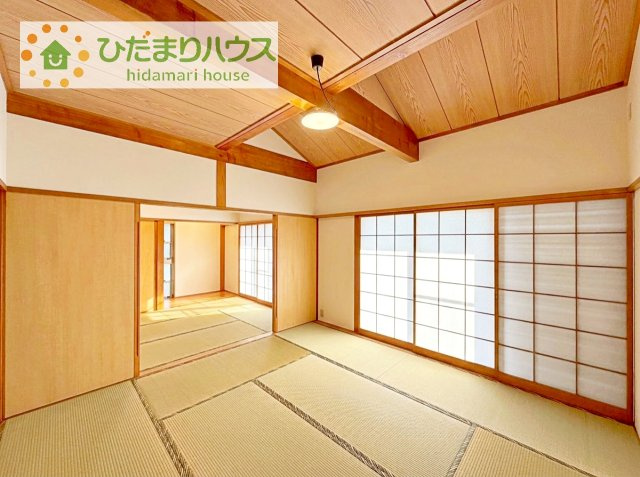 来客時やご親族のお集まりにも重宝する使い勝手の良い空間です。
