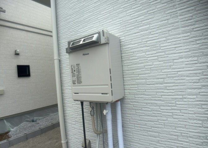少ない燃料でお湯を沸かす高効率な省エネ給湯器を標準設置。追焚機能が付いているため、いつでも温かいお風呂に入り直せます。毎月の光熱費を抑えられる経済的で環境にも優しい設備で暮らしを豊かにします。